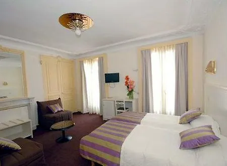 La Boetie 3* Paris