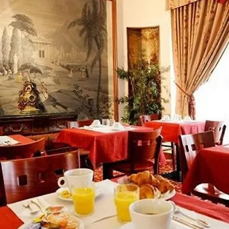 Hotel La Boetie 3*
